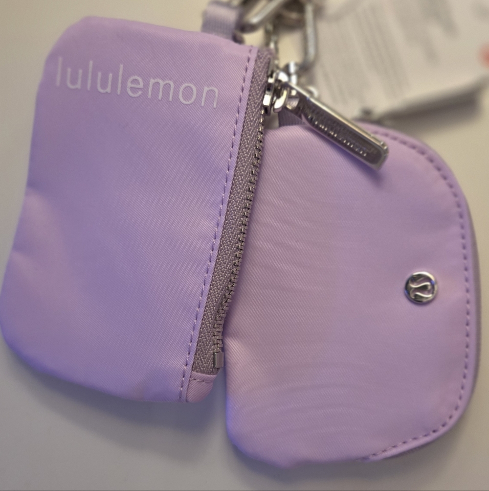 Dual Pouch Wrislet With Never Lost Keychain - Picture 4 of 4